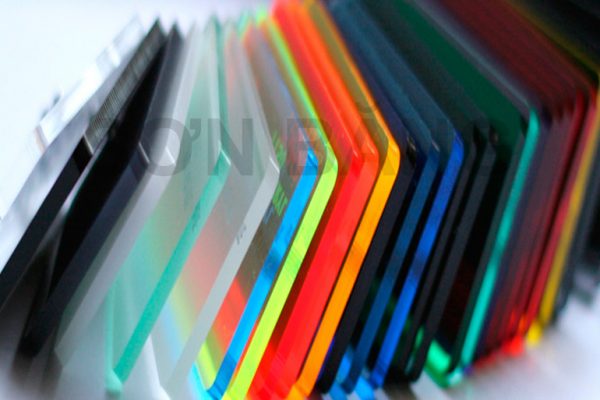 tấm mica đầy đủ màu sắc