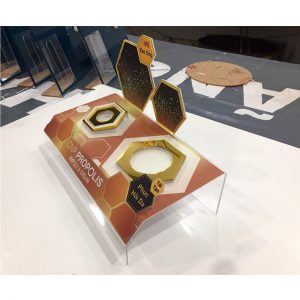 kệ trưng bày sản phẩm