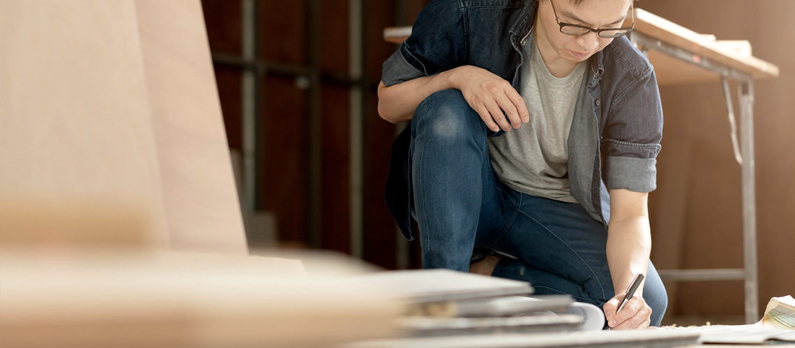 Banner Mgui gia công mica