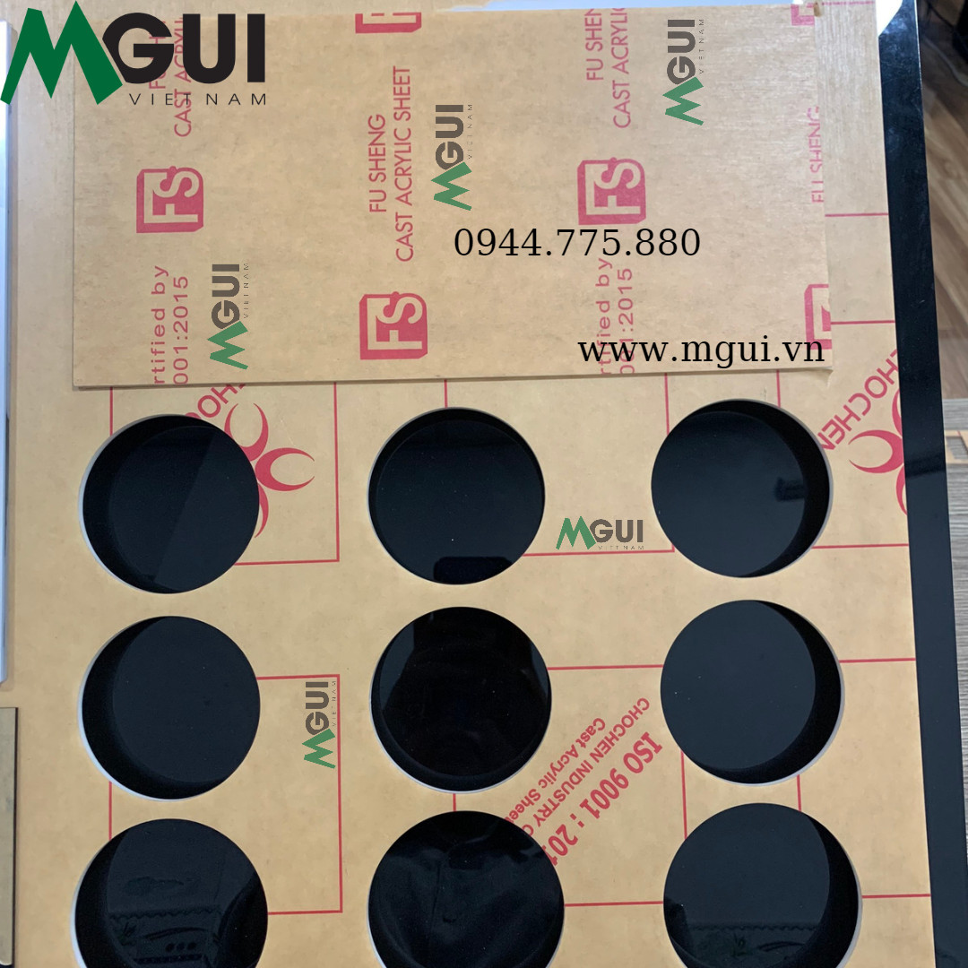 Kệ Mica trưng bày sản phẩm mẫu thử - MGUI Việt Nam