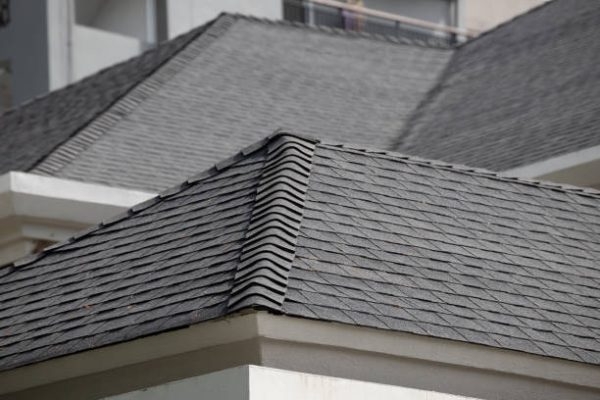 ngoi bitum phu da mau xam Ngói Bitum phủ đá vật liệu lợp mái chất lượng và bền vững
