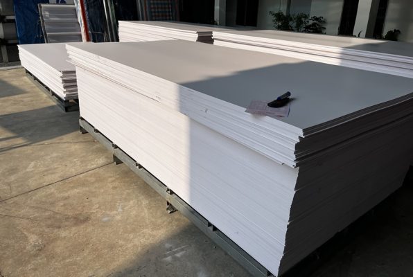 tam formex Ưu điểm của tấm formex là nhẹ, bền, dễ gia công