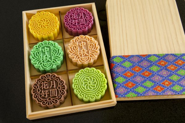 chinese festival family reunion mid autumn festival moon cake shaped soap gift box