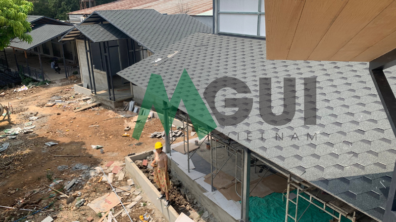 ngoi bitum phu da 5 Ngói bitum phù hợp các cấu trúc nhẹ như nhà gỗ, nhà kính, và sảnh điện