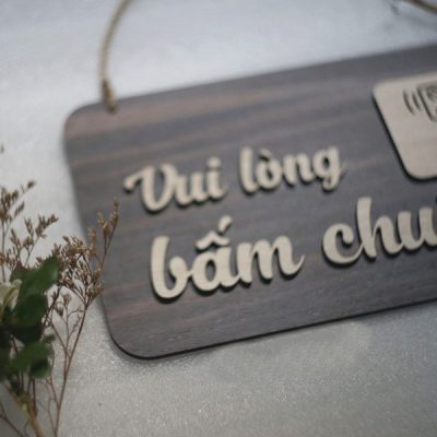 bảng gỗ treo tường vui lòng bấn chuông