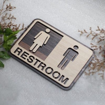 Bảng gỗ Restroom dẫn hướng đến nhà WC Mã TL-01