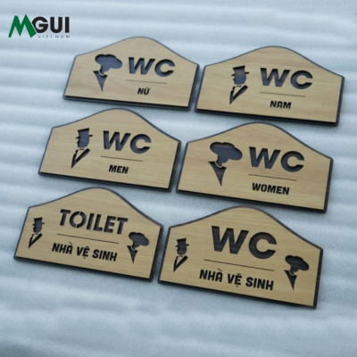 bảng gỗ nhà vệ sinh