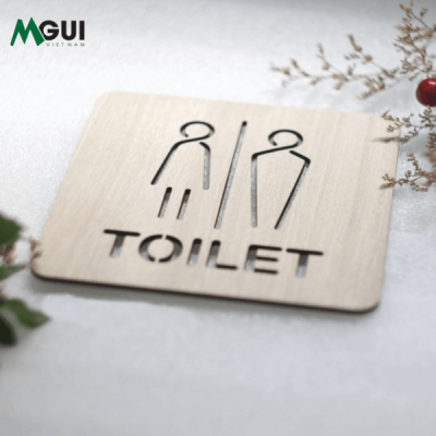 Mẫu bảng gỗ nhà vệ sinh
