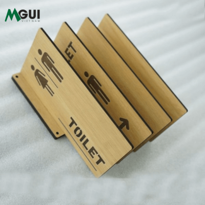 Mẫu bảng gỗ nhà vệ sinh 2 mặt