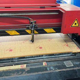 dịch vụ cắt laser mica theo yêu cầu