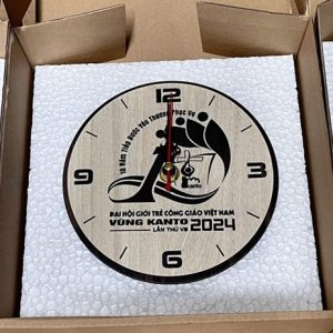 đồng hồ gỗ MDF để bàn khắc logo kato 4