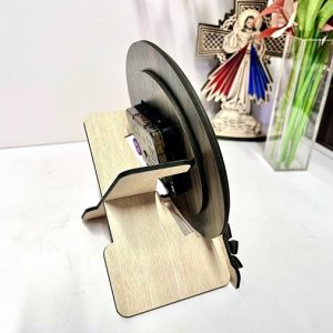 đồng hồ gỗ để bàn khắc logo kato mặt sau