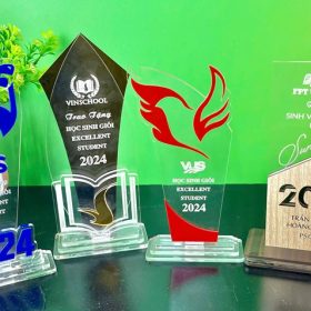 Thiết kế kỷ niệm chương thieo yêu cầu