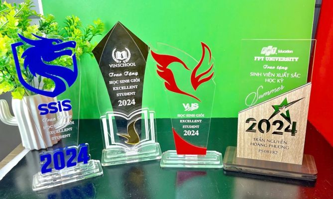 Thiết kế kỷ niệm chương thieo yêu cầu