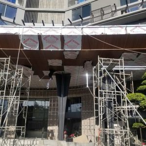 Ốp tường bằng tấm aluminium alcotop chính hãng