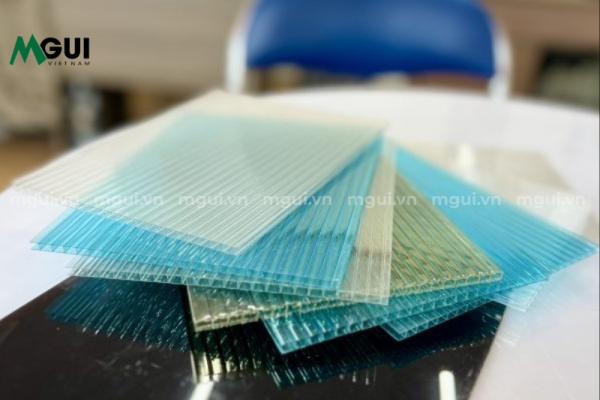 Tấm lợp lấy sáng polycarbonate rỗng 4mm Solmart