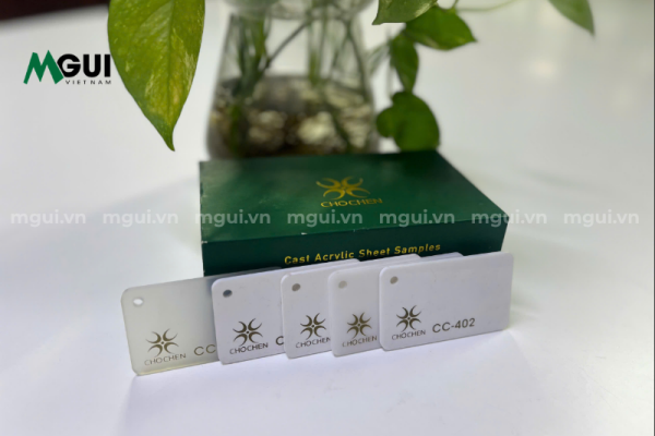 Tấm Mica trắng với đã dạng mã màu khác nhau