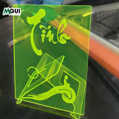 khac laser mica