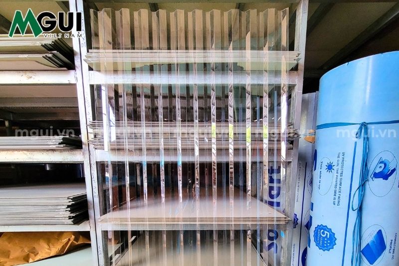 ton nhua lay sang polycarbonate solmart Tôn nhựa lấy sáng Polycarbonate SolMart