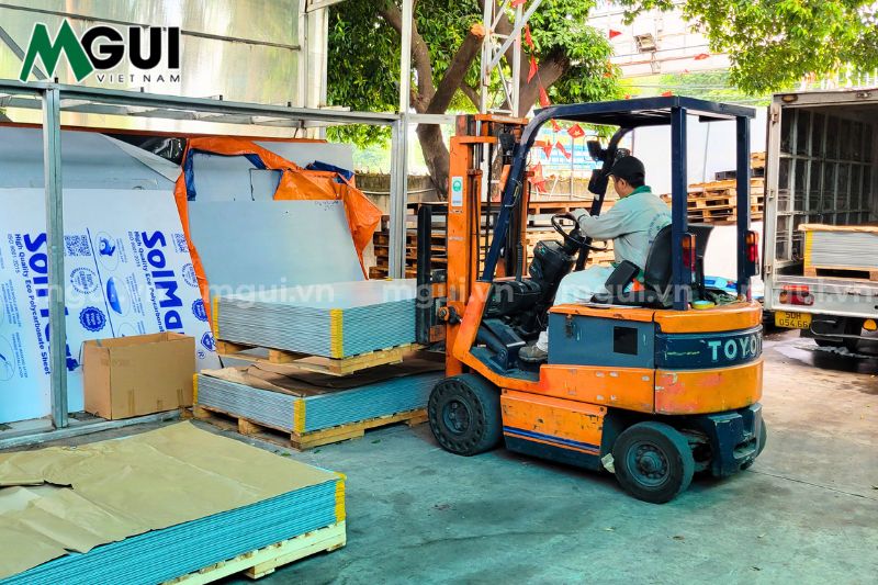 van chuyen tam alu tai kho Vận chuyển tấm Alu tại kho MGUI