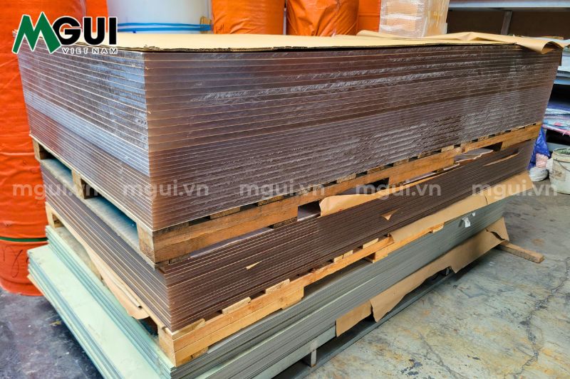tam mica dai loan tai kho mgui 1 Giá tấm Mica phụ thuộc vào nhiều yếu tố như độ dày