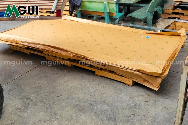 tam mica dai loan tai kho mgui 2 Tấm Mica Đài Loan chính hãng được in tem nhãn trên màng bảo vệ